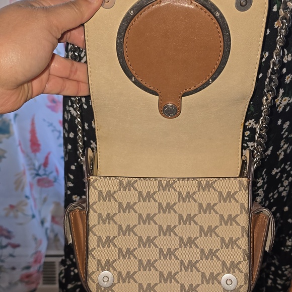 Michael Kors Brown Logo Crossbody Camera Bag - Picture 6 of 10